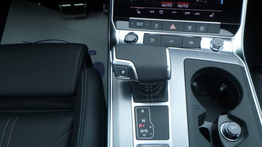 Mandataire Automobile neuf, recherche de Audi A6-avant-competition-55-tfsie-367-s-tronic-7-quattro-toit-jantes-20 - E-Motors