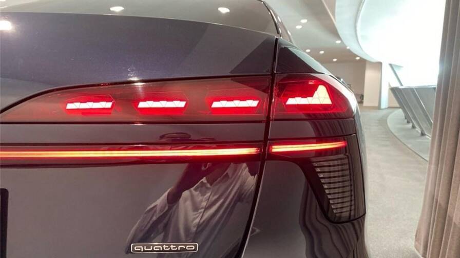 Mandataire Automobile neuf, recherche de Audi A6-vi-e-hybrid-367-ch-s-tronic-7-quattro-s-line - E-Motors