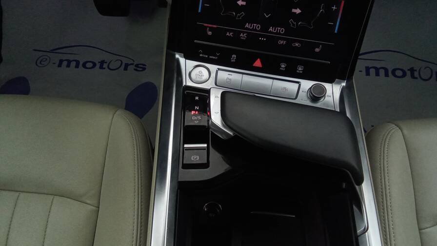 Mandataire Automobile occasion, recherche de Audi E-tron-50-quattro-313-cuir-gps-camera - E-Motors