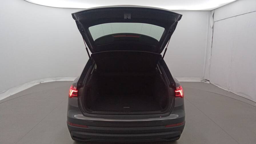 Mandataire Automobile occasion, recherche de Audi Q3-45-tfsie-245-s-tronic-6-design-plus-toit-plus-gps - E-Motors