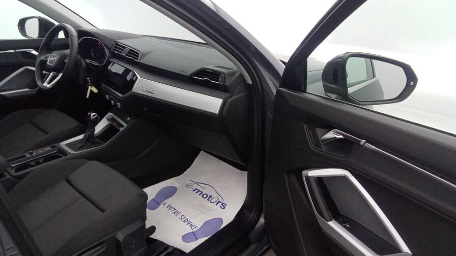 Mandataire Automobile occasion, recherche de Audi Q3-45-tfsie-245-s-tronic-6-design-plus-toit-plus-gps - E-Motors