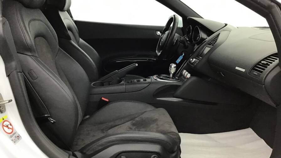 Mandataire Automobile occasion, recherche de Audi R8-spyder-v10-5-2-fsi-525-quattro-r-tronic2-portes-vp-essence-sans-plomb082010-092012 - E-Motors