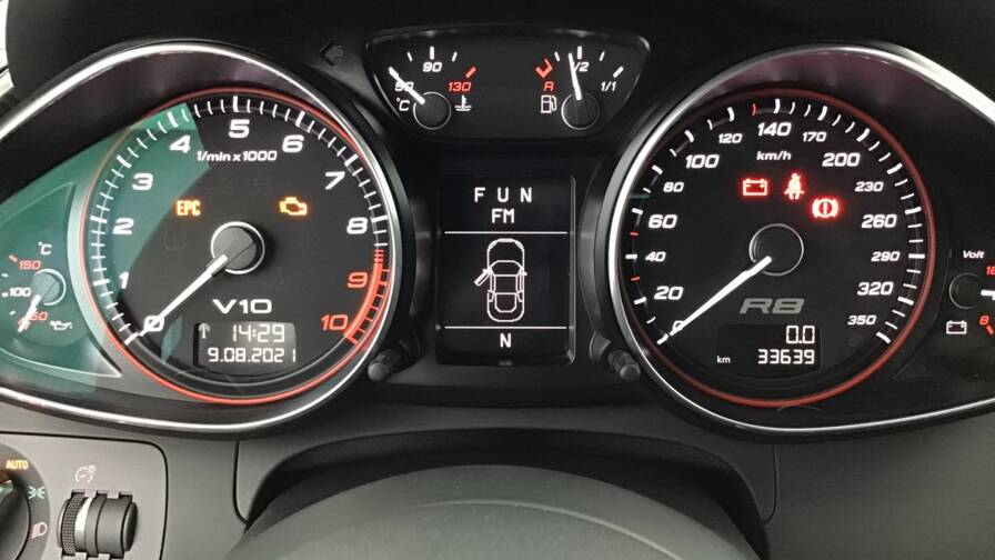 Mandataire Automobile occasion, recherche de Audi R8-spyder-v10-5-2-fsi-525-quattro-r-tronic2-portes-vp-essence-sans-plomb082010-092012 - E-Motors