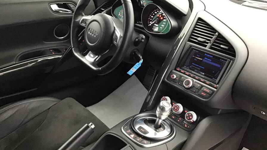 Mandataire Automobile occasion, recherche de Audi R8-spyder-v10-5-2-fsi-525-quattro-r-tronic2-portes-vp-essence-sans-plomb082010-092012 - E-Motors