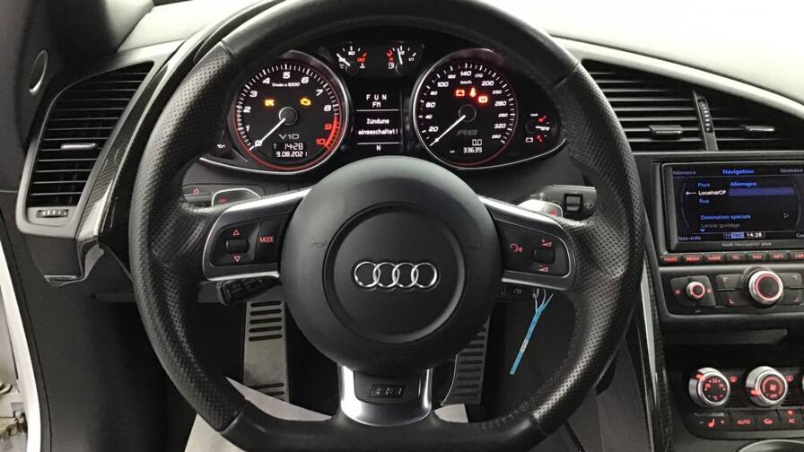Mandataire Automobile occasion, recherche de Audi R8-spyder-v10-5-2-fsi-525-quattro-r-tronic2-portes-vp-essence-sans-plomb082010-092012 - E-Motors