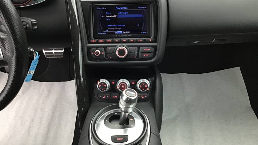 Mandataire Automobile occasion, recherche de Audi R8-spyder-v10-5-2-fsi-525-quattro-r-tronic2-portes-vp-essence-sans-plomb082010-092012 - E-Motors