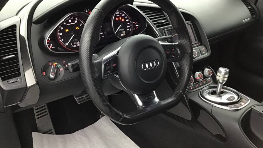 Mandataire Automobile occasion, recherche de Audi R8-spyder-v10-5-2-fsi-525-quattro-r-tronic2-portes-vp-essence-sans-plomb082010-092012 - E-Motors