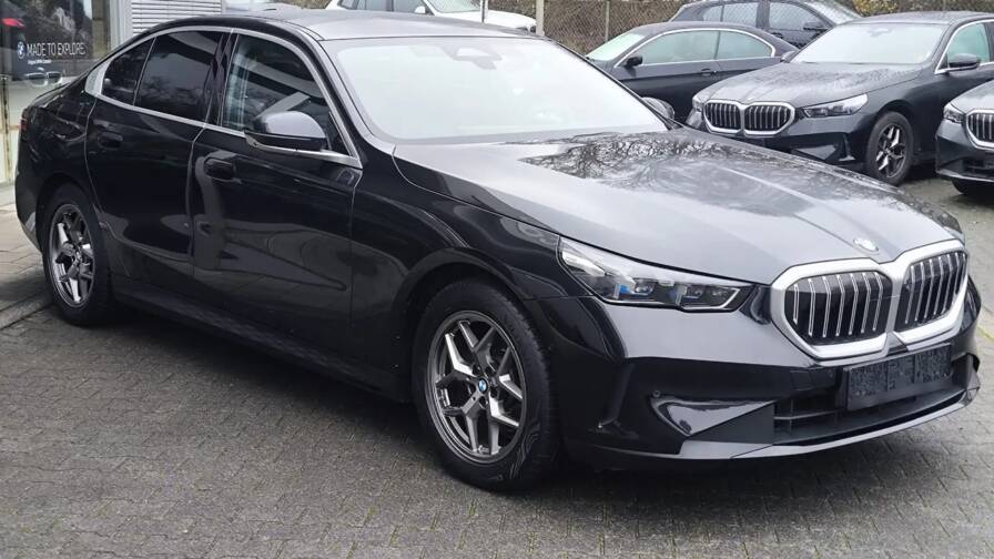 Mandataire Automobile occasion, recherche de Bmw 520d-197-bva8-plus-pack-confort-plus-pack-innovation-plus-vitres-arri-re-surteint-es - E-Motors