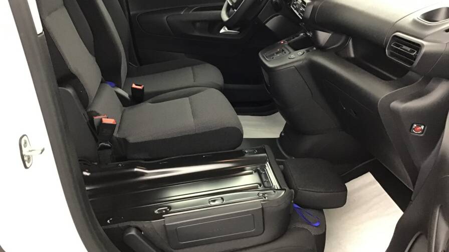 Mandataire Automobile occasion, recherche de Citroen Berlingo-van-xl-950kg-bluehdi-130-s-s-eat8-4-portes-vul-diesel112023-en-cours - E-Motors