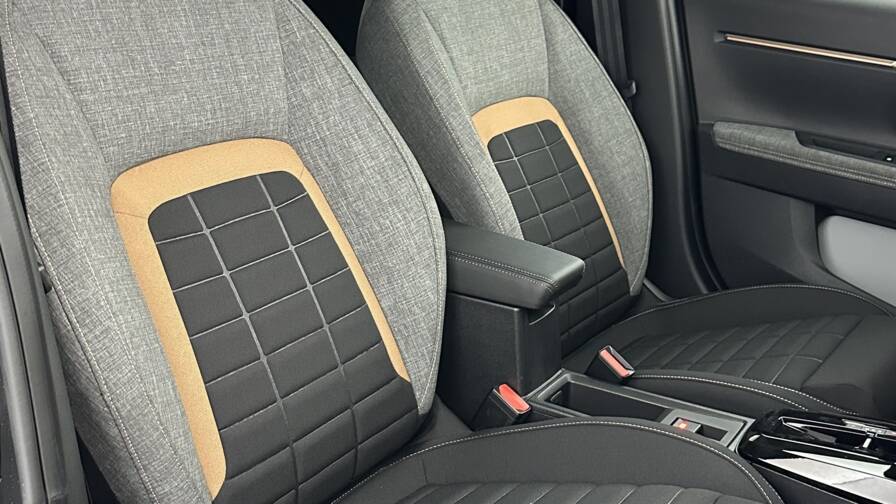 Mandataire Automobile neuf, recherche de Citroen C3-aircross-1-2-hybride-145ch-plus-e-dcs6 - E-Motors