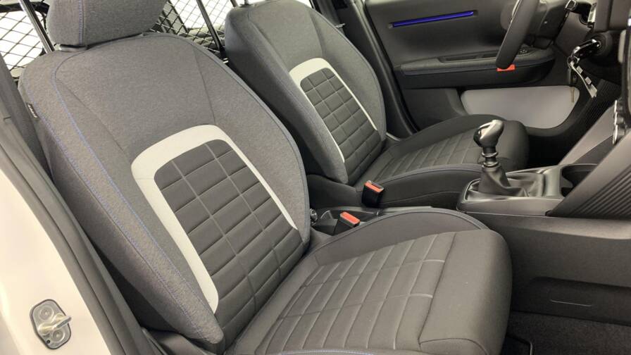 Mandataire Automobile neuf, recherche de Citroen C3-societe-nouvelle-turbo-100-bvm-pro - E-Motors