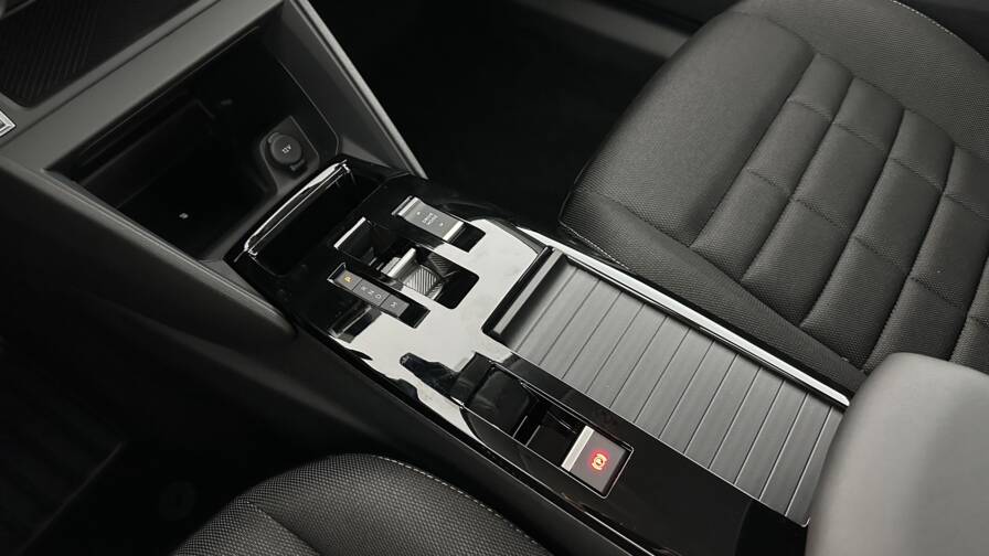 Mandataire Automobile neuf, recherche de Citroen C4-1-2-hybride-145ch-plus-e-dcs6 - E-Motors