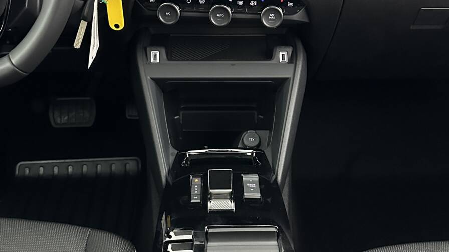 Mandataire Automobile neuf, recherche de Citroen C4-1-2-hybride-145ch-plus-e-dcs6 - E-Motors