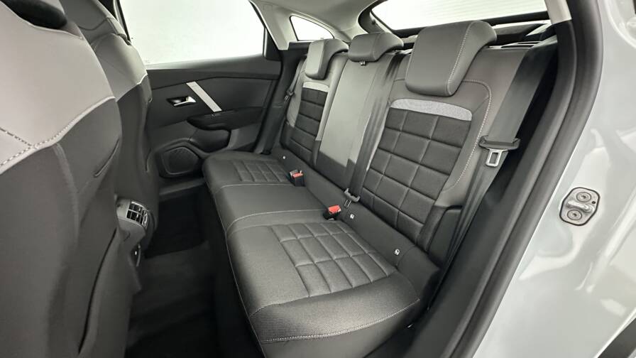 Mandataire Automobile neuf, recherche de Citroen C4-1-2-hybride-145ch-plus-e-dcs6 - E-Motors