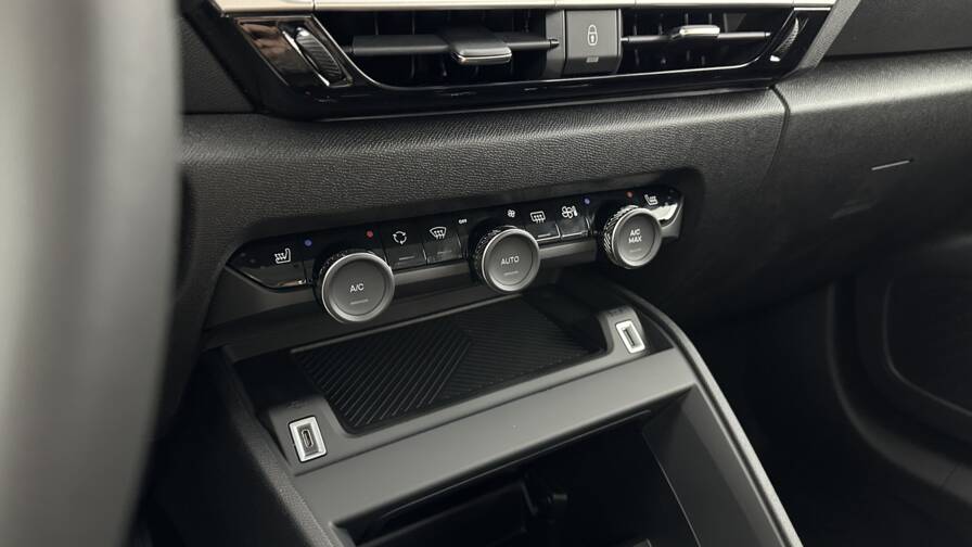 Mandataire Automobile neuf, recherche de Citroen C4-1-2-hybride-145ch-plus-e-dcs6 - E-Motors