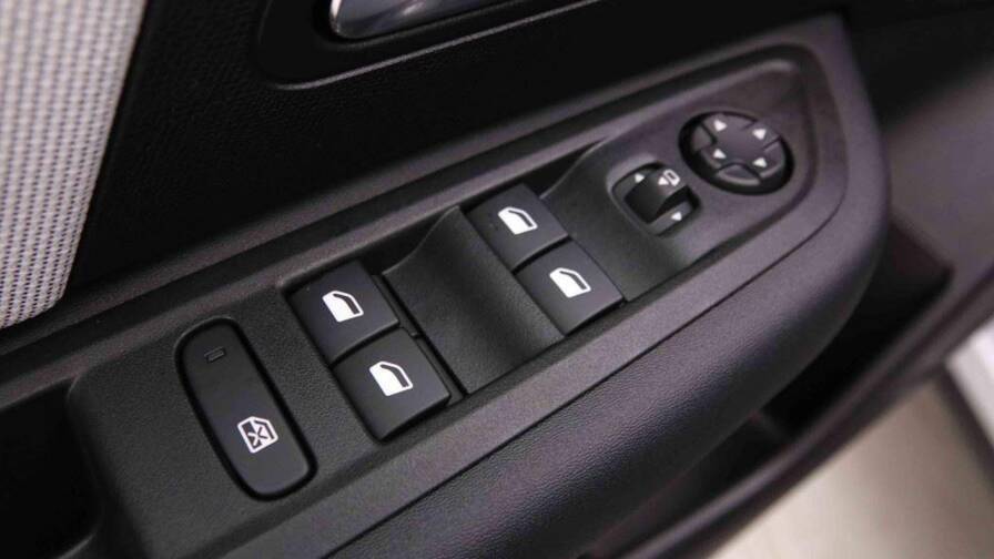 Mandataire Automobile neuf, recherche de Citroen C4-hybrid-145-e-dcs6-max-new-model - E-Motors