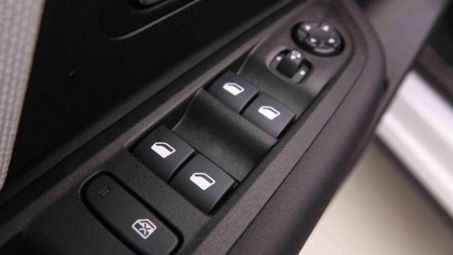 Mandataire Automobile neuf, recherche de Citroen C4-hybrid-145-e-dcs6-max-new-model - E-Motors