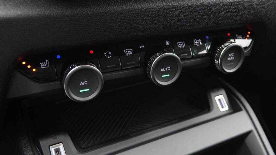 Mandataire Automobile neuf, recherche de Citroen C4-hybrid-145-e-dcs6-max-new-model - E-Motors