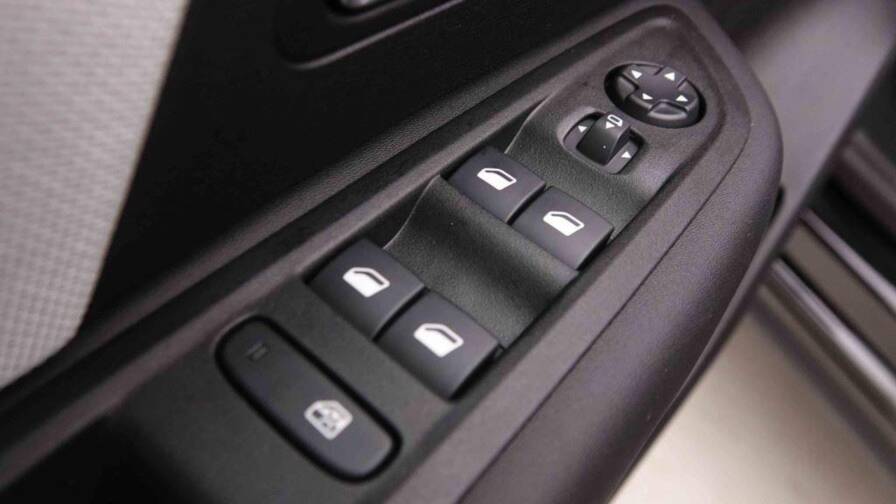 Mandataire Automobile neuf, recherche de Citroen C4-hybrid-145-e-dcs6-max-new-model - E-Motors