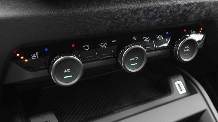 Mandataire Automobile neuf, recherche de Citroen C4-hybrid-145-e-dcs6-max-new-model - E-Motors