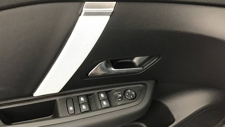 Mandataire Automobile occasion, recherche de Citroen C4-hybride-145-e-dcs6-max5-portes-vp-essence-sans-plomb - E-Motors