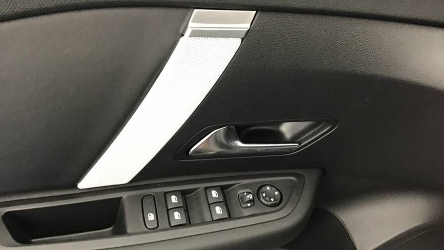 Mandataire Automobile occasion, recherche de Citroen C4-hybride-145-e-dcs6-max5-portes-vp-essence-sans-plomb - E-Motors