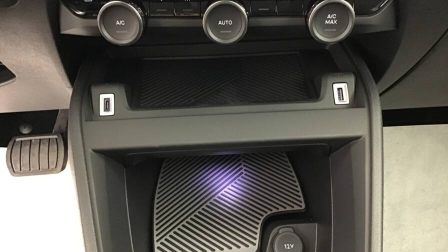 Mandataire Automobile occasion, recherche de Citroen C4-hybride-145-e-dcs6-max5-portes-vp-essence-sans-plomb - E-Motors