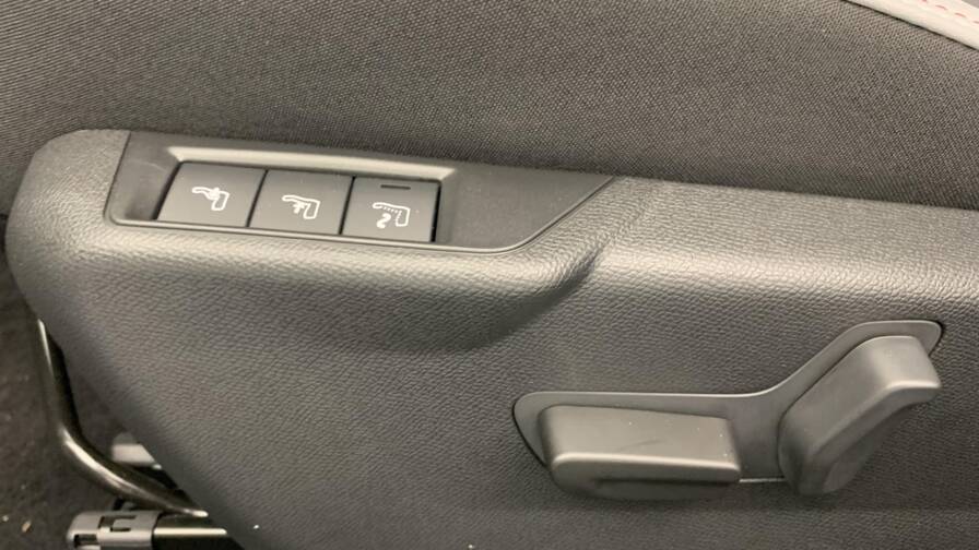 Mandataire Automobile neuf, recherche de Citroen C4-puretech-130-eat8-max - E-Motors