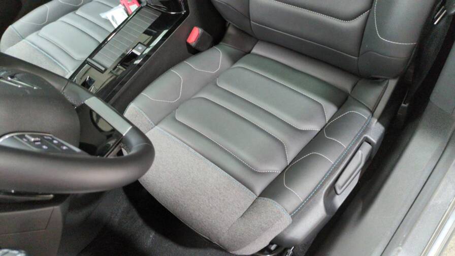 Mandataire Automobile occasion, recherche de Citroen C4-puretech-130-eat8-max-plus-camera-360-plus-toit-pano - E-Motors