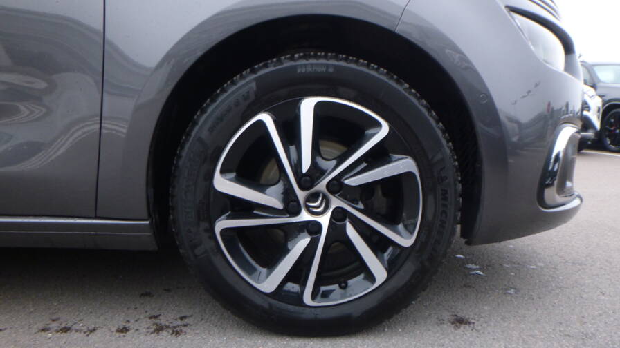 Mandataire Automobile occasion, recherche de Citroen C4-spacetourer-puretech-130-ss-shine-attelage - E-Motors