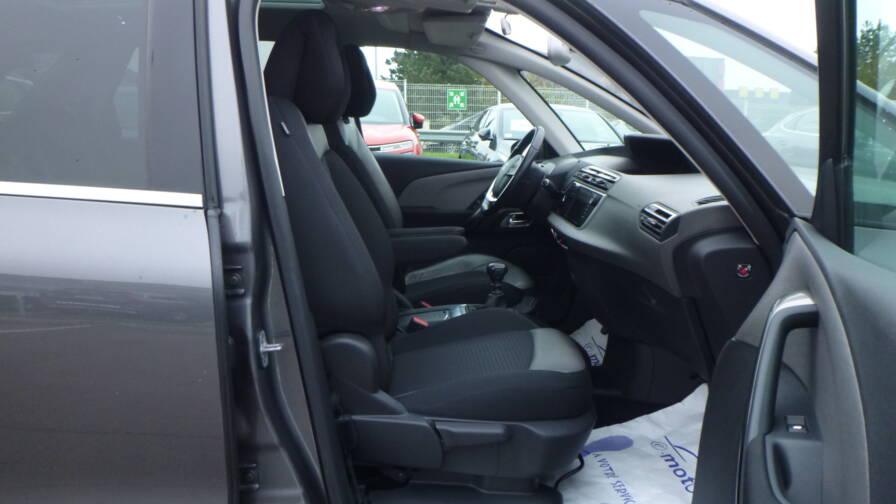 Mandataire Automobile occasion, recherche de Citroen C4-spacetourer-puretech-130-ss-shine-attelage - E-Motors