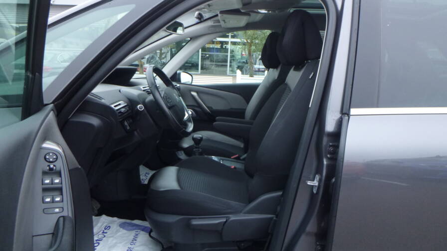 Mandataire Automobile occasion, recherche de Citroen C4-spacetourer-puretech-130-ss-shine-attelage - E-Motors