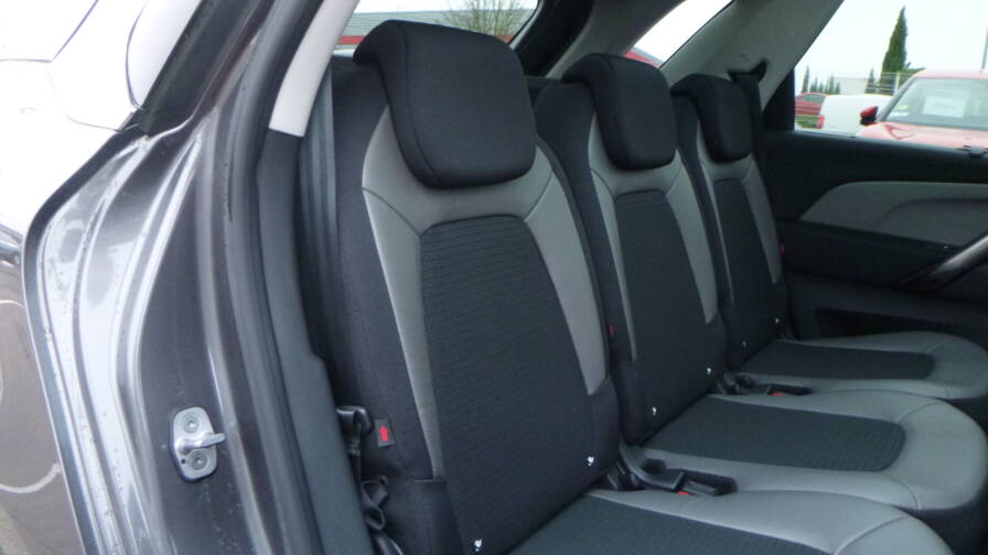 Mandataire Automobile occasion, recherche de Citroen C4-spacetourer-puretech-130-ss-shine-attelage - E-Motors