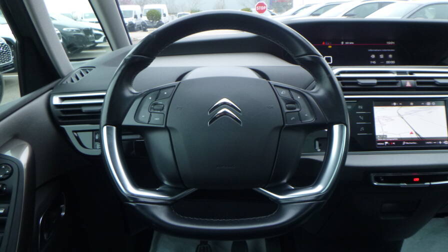 Mandataire Automobile occasion, recherche de Citroen C4-spacetourer-puretech-130-ss-shine-attelage - E-Motors