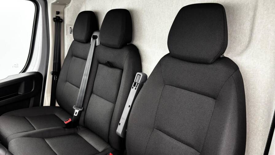 Mandataire Automobile neuf, recherche de Citroen Jumper-fourgon-tole-35-l2h2-180-s-s-bva8 - E-Motors