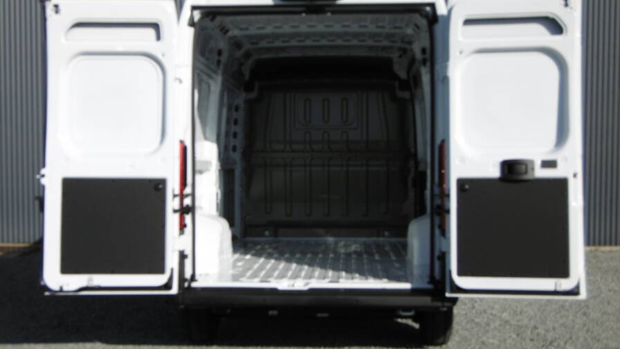 Mandataire Automobile occasion, recherche de Citroen Jumper-fourgon-tole-35-l2h2-140-s-s-bvm6-4-portes-vul-diesel112023-en-cours - E-Motors