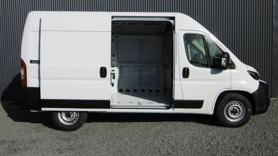 Mandataire Automobile occasion, recherche de Citroen Jumper-fourgon-tole-35-l2h2-140-s-s-bvm6-4-portes-vul-diesel112023-en-cours - E-Motors