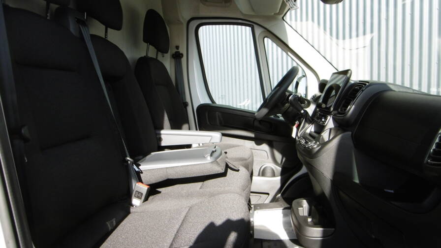 Mandataire Automobile occasion, recherche de Citroen Jumper-fourgon-tole-35-l2h2-140-s-s-bvm6-4-portes-vul-diesel112023-en-cours - E-Motors