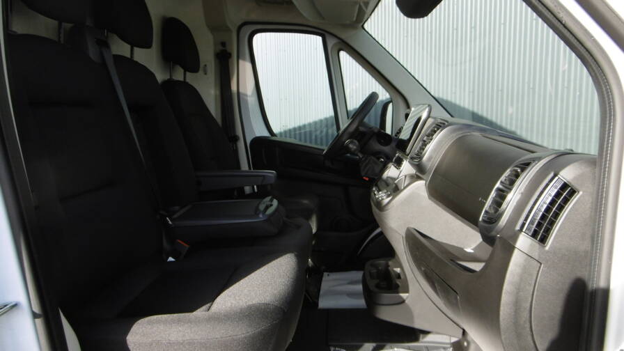 Mandataire Automobile occasion, recherche de Citroen Jumper-fourgon-tole-35-l2h2-140-s-s-bvm6-4-portes-vul-diesel112023-en-cours - E-Motors