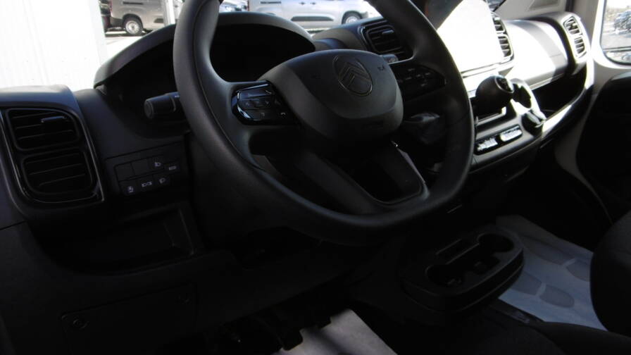 Mandataire Automobile occasion, recherche de Citroen Jumper-fourgon-tole-35-l2h2-140-s-s-bvm6-4-portes-vul-diesel112023-en-cours - E-Motors