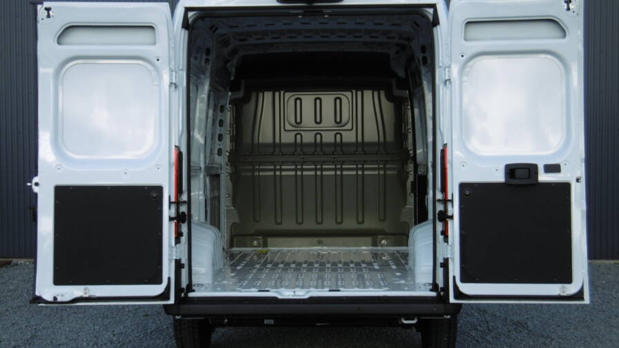 Mandataire Automobile occasion, recherche de Citroen Jumper-fourgon-tole-35-l2h2-140-s-s-bvm6-4-portes-vul-diesel112023-en-cours - E-Motors