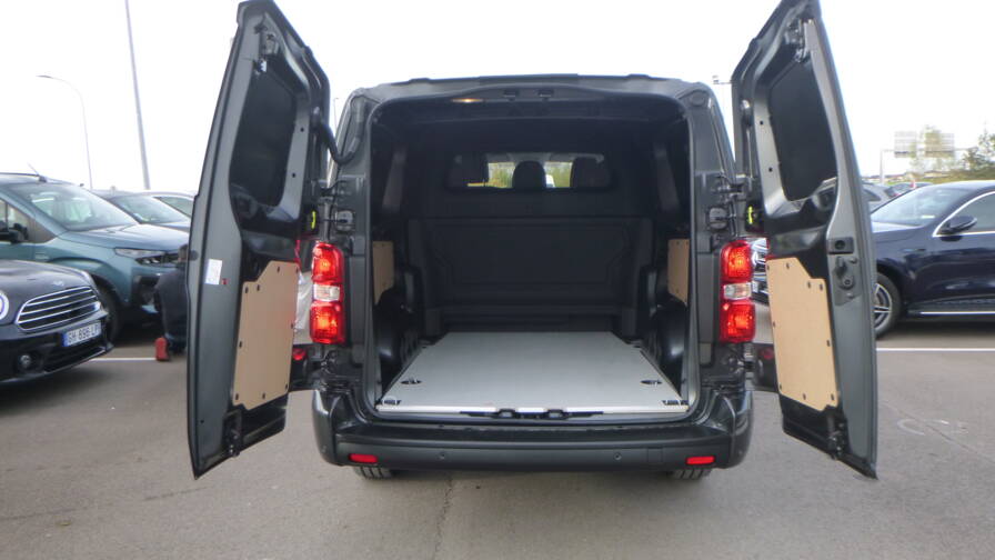 Mandataire Automobile neuf, recherche de Citroen Jumpy-cabine-approfondie-xl-bluehdi-180-s-s-eat8-5pl-plus-gps-plus-cam-plus-porte-lat-rale-gauche-plus-pack-look - E-Motors