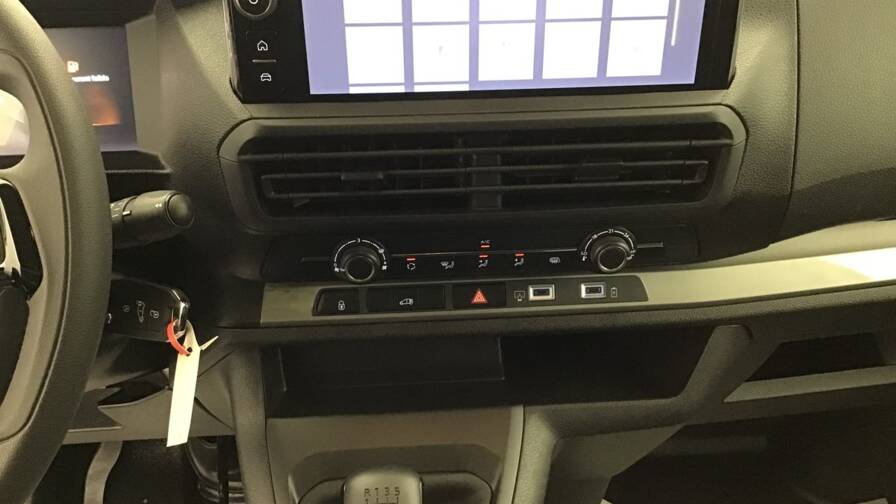 Mandataire Automobile occasion, recherche de Citroen Jumpy-fgn-taille-m-1-5-diesel-120-s-s-bvm6-4-portes-vul-diesel092025-092025 - E-Motors