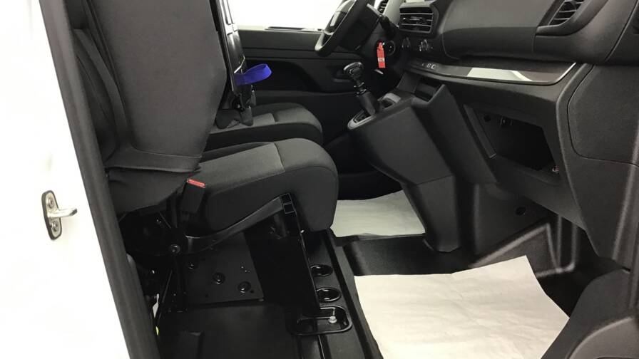 Mandataire Automobile occasion, recherche de Citroen Jumpy-fgn-taille-m-1-5-diesel-120-s-s-bvm6-4-portes-vul-diesel092025-092025 - E-Motors