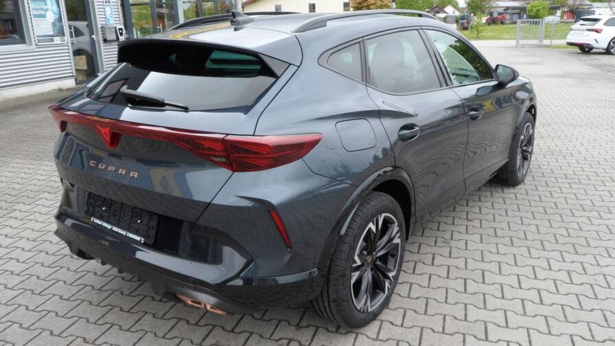 Mandataire Automobile neuf, recherche de Cupra Formentor-1-5-etsi-hybrid-150-dsg7-v-plus-pack-hiver-plus-jantes-18-plus-attelage-lectrique - E-Motors