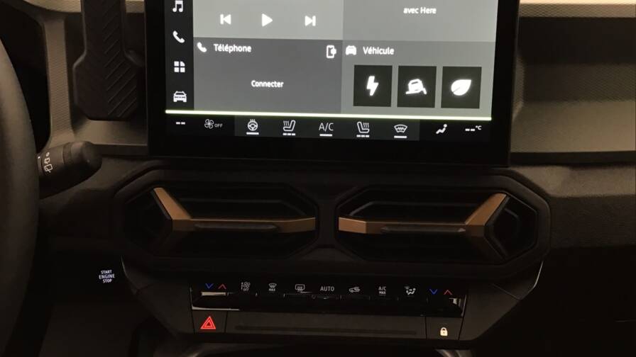 Mandataire Automobile occasion, recherche de Dacia Bigster-hybrid-155-extreme5-portes-vp-essence-courant-lectrique012025-en-cours - E-Motors