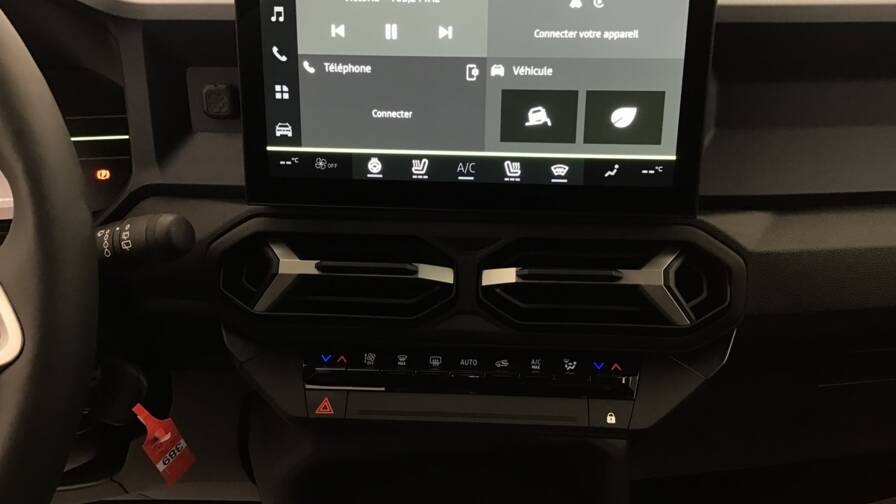 Mandataire Automobile occasion, recherche de Dacia Bigster-mild-hybrid-130-4x4-expression5-portes-vp-essence-sans-plomb042025-en-cours - E-Motors