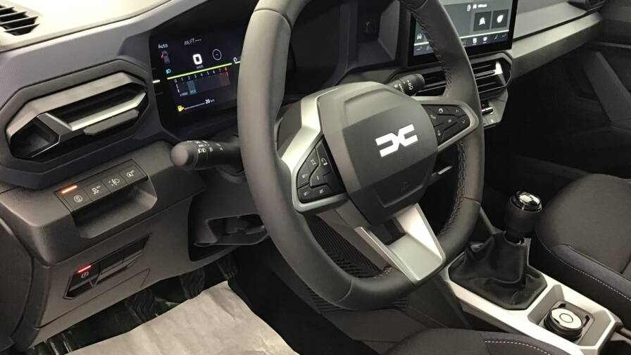 Mandataire Automobile occasion, recherche de Dacia Bigster-mild-hybrid-130-4x4-expression5-portes-vp-essence-sans-plomb042025-en-cours - E-Motors