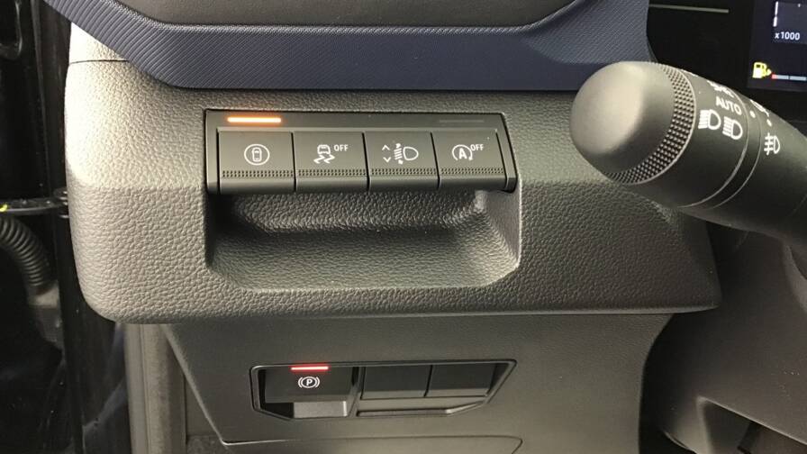 Mandataire Automobile occasion, recherche de Dacia Bigster-mild-hybrid-130-4x4-expression5-portes-vp-essence-sans-plomb042025-en-cours - E-Motors