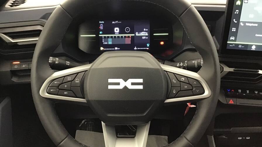 Mandataire Automobile occasion, recherche de Dacia Bigster-mild-hybrid-130-4x4-expression5-portes-vp-essence-sans-plomb042025-en-cours - E-Motors